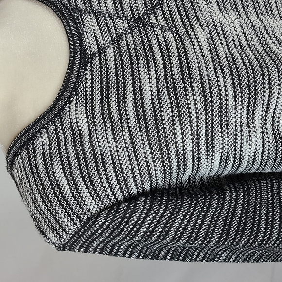 H & M Sweatshirt - Picture 3 of 13